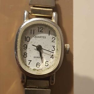 🦋10/$20🦋 Vtg Quartex Goldtone/White Stainless Steel Women's Watch